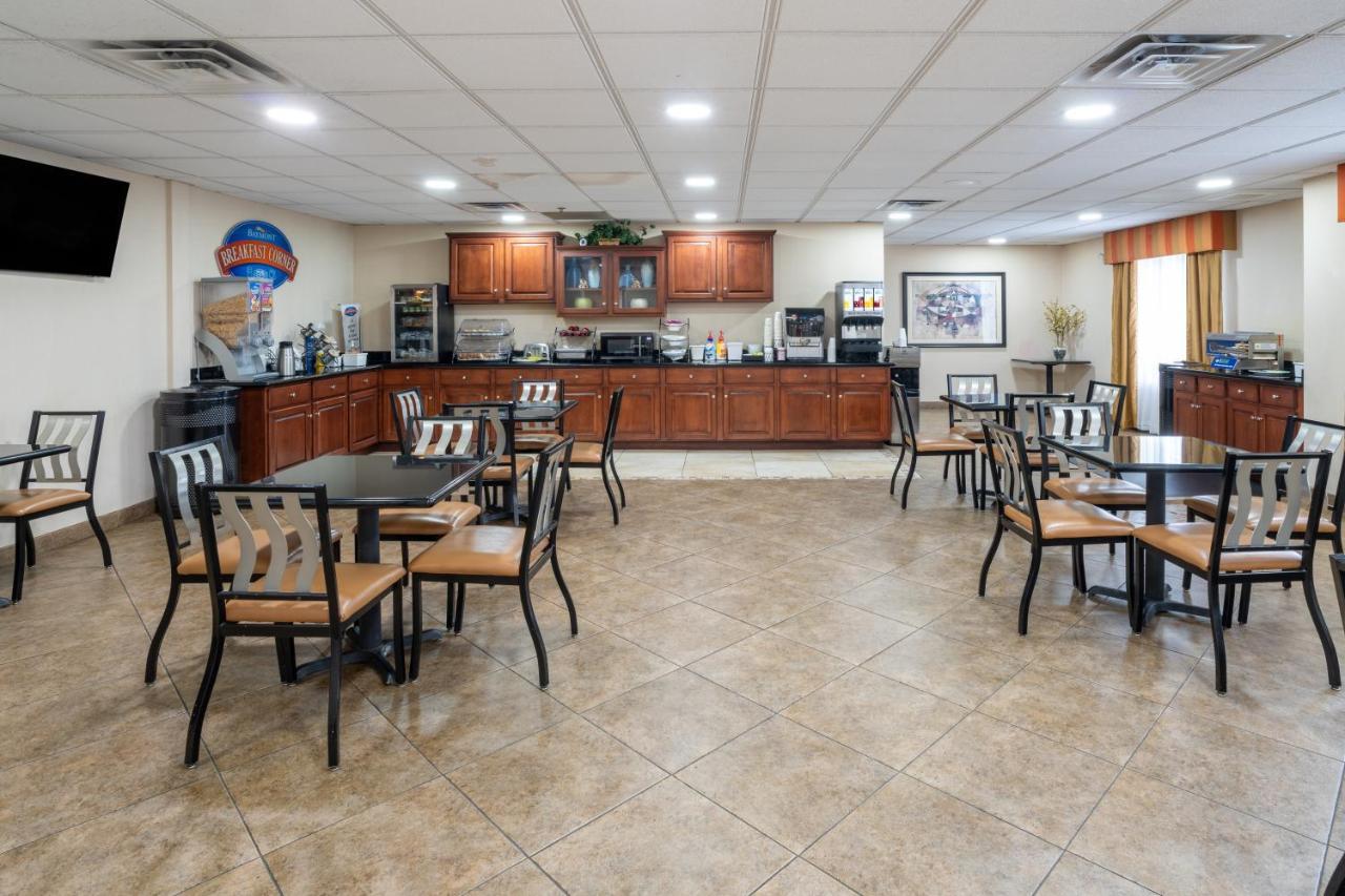 Baymont By Wyndham Savannah South Georgetown Exterior foto
